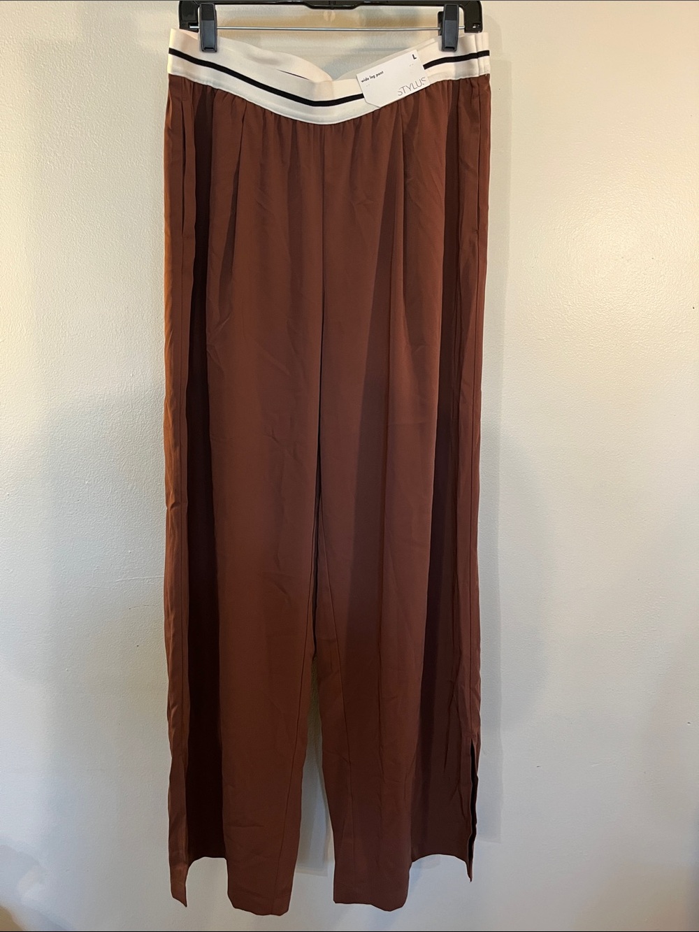 STYLUS Brown Wide-Leg Jogger Pants with Ivory Contrast Waistband